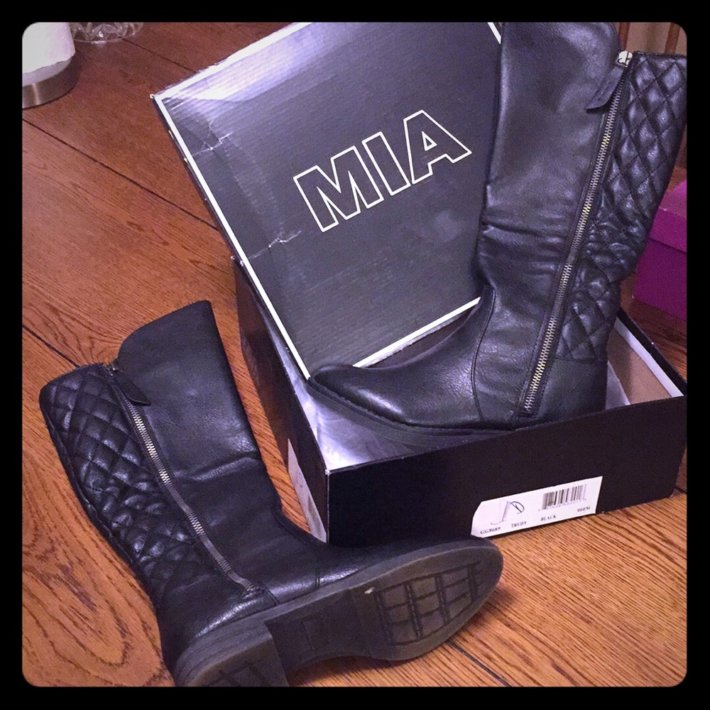 Women’s ZipUp Boots
